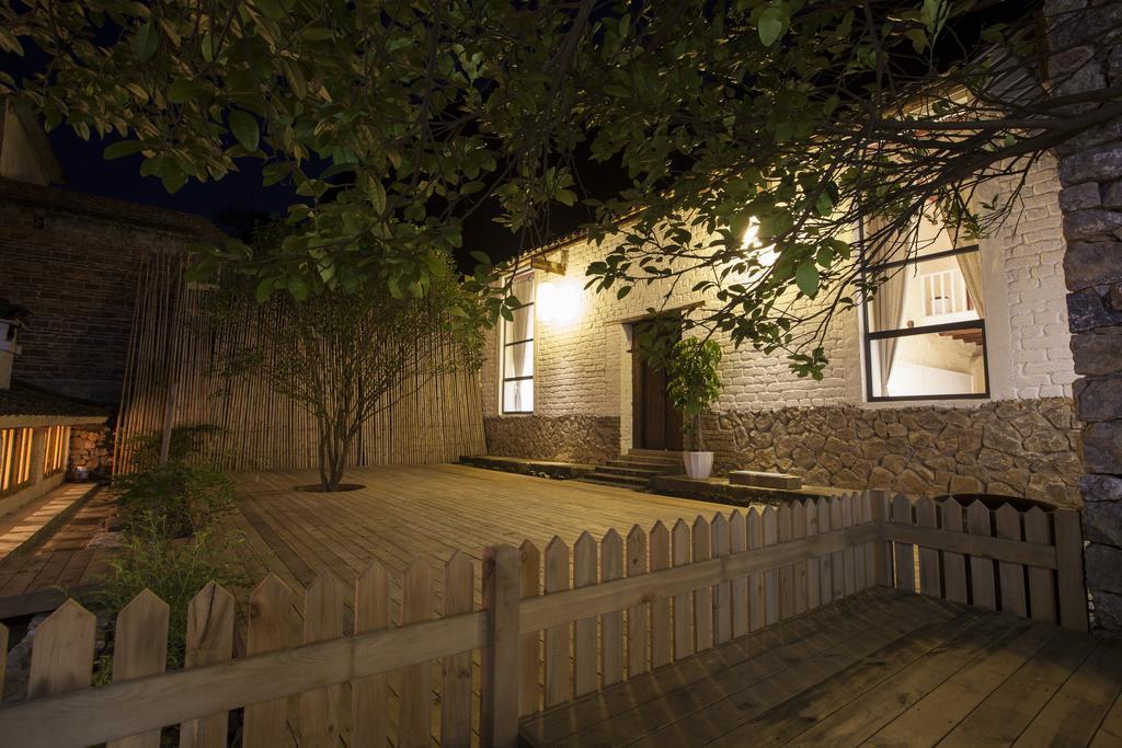 Zen Box House Hotel Yangshuo Room photo