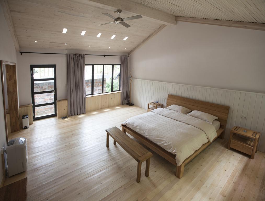 Zen Box House Hotel Yangshuo Room photo