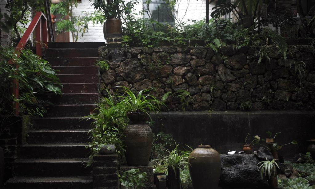 Zen Box House Hotel Yangshuo Exterior photo